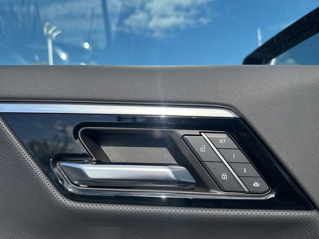 Used 2024 GMC Sierra EV Denali image 11