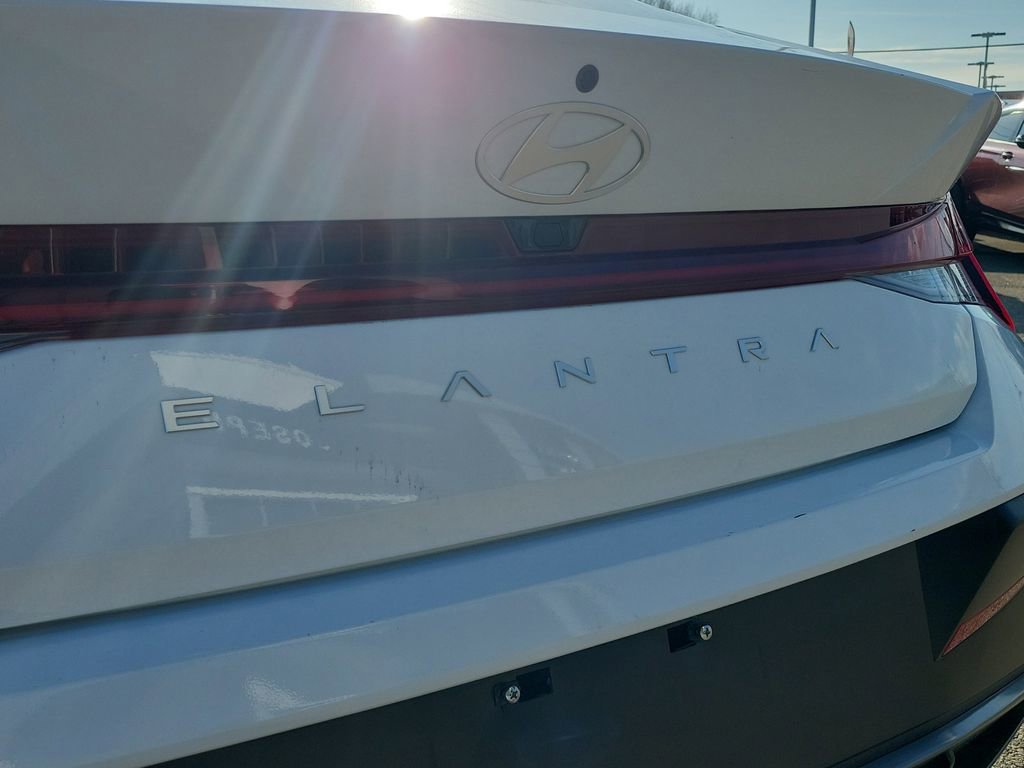 Used 2025 Hyundai Elantra SEL image 7