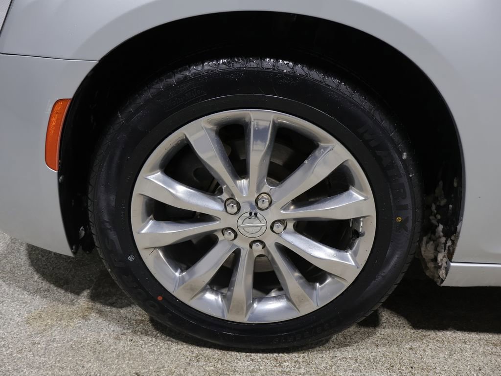 Used 2019 Chrysler 300 Touring image 9