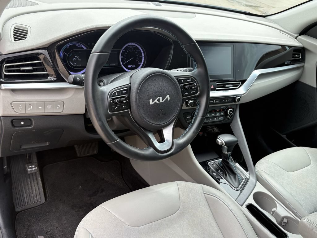 Certified 2022 Kia Niro LXS FWD image 13