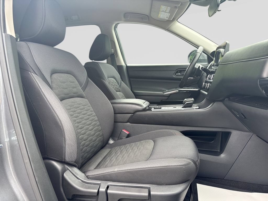 Used 2025 Nissan Pathfinder SV AWD/4WD image 28
