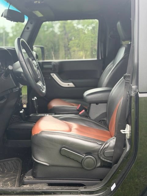 Used 2013 Jeep Wrangler Sahara w/ Connectivity Group AWD/4WD image 9
