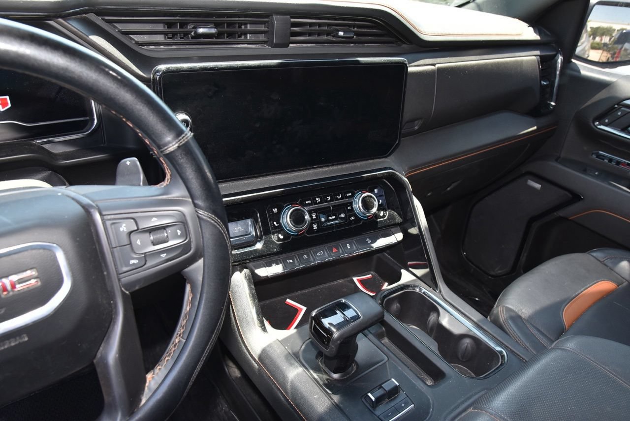 Used 2025 GMC Sierra 1500 AT4 w/ AT4 Premium Package AWD/4WD image 9