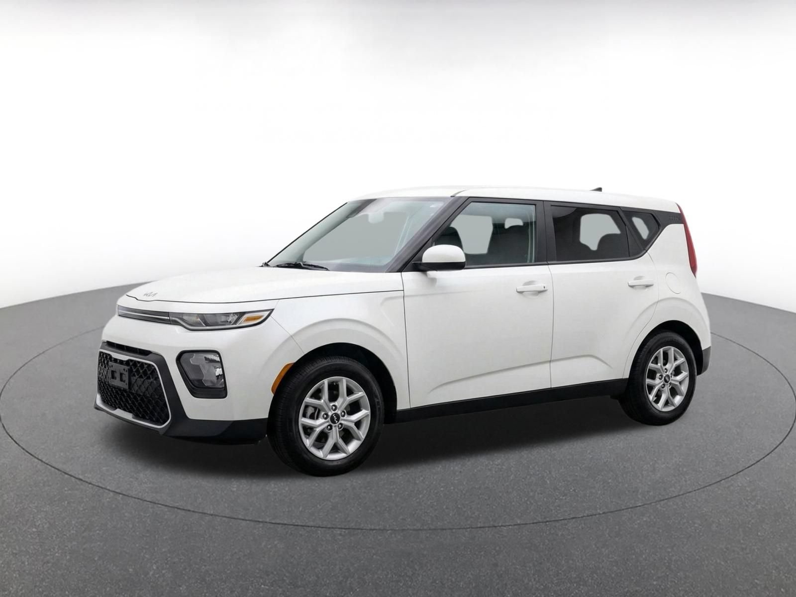 Used 2025 Kia Soul LX w/ LX Technology Package FWD image 3