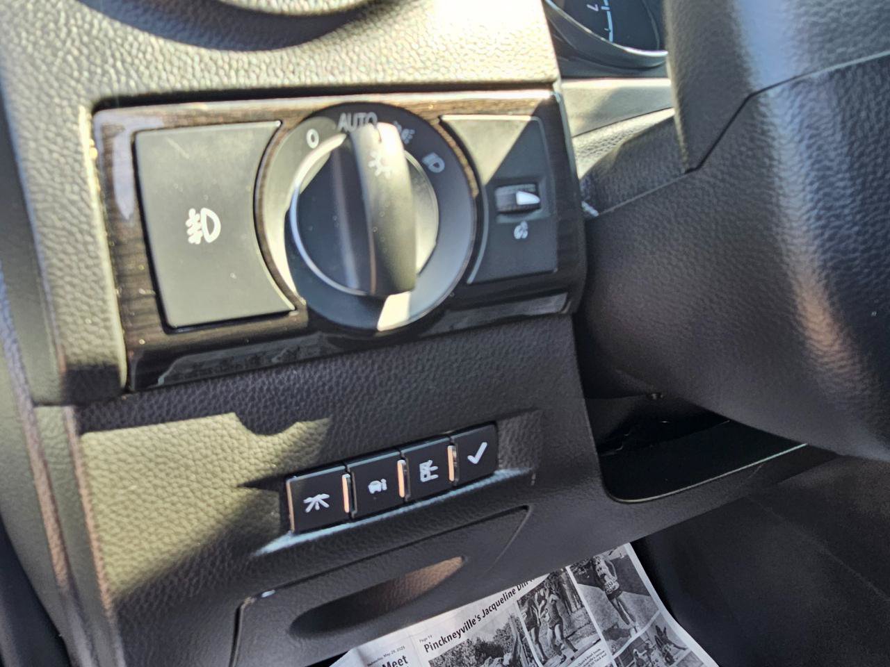 Used 2015 Chevrolet Captiva Sport LT w/ Convenience Package FWD image 29