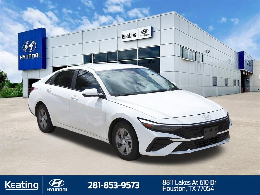 Used 2025 Hyundai Elantra SE FWD image 3