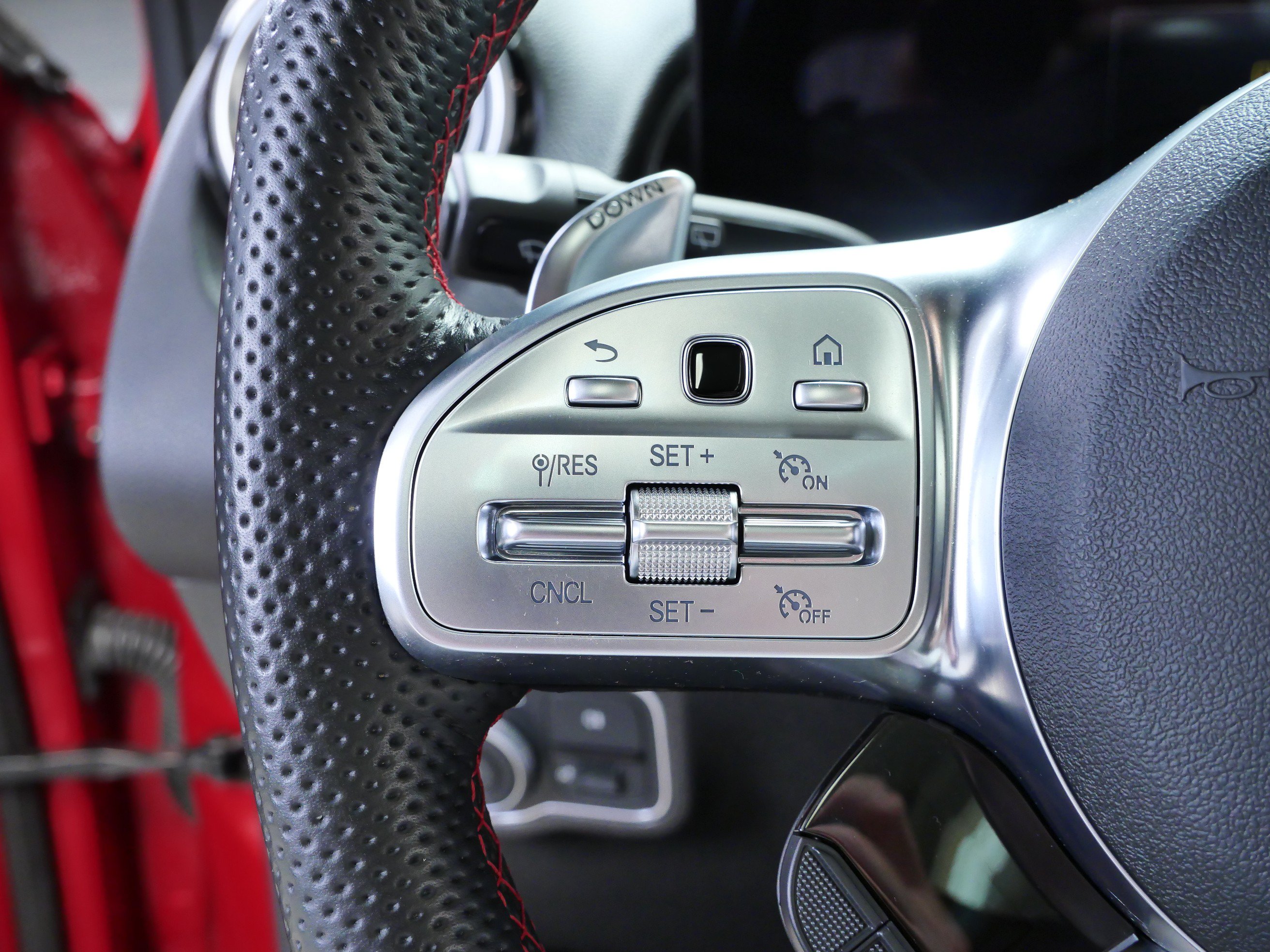 Certified 2023 Mercedes-Benz GLB 35 AMG 4MATIC image 25