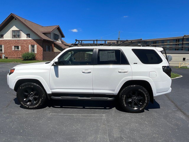 Used 2020 Toyota 4Runner SR5 AWD/4WD image 4