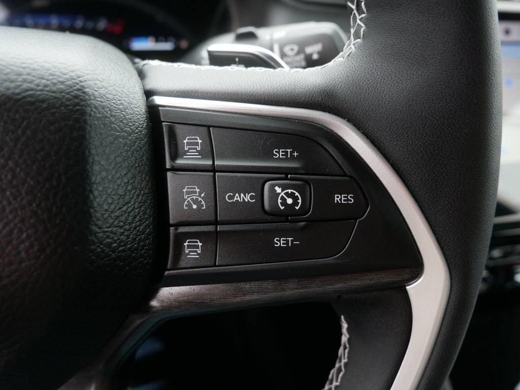 Used 2024 Jeep Grand Cherokee L Limited AWD/4WD image 25