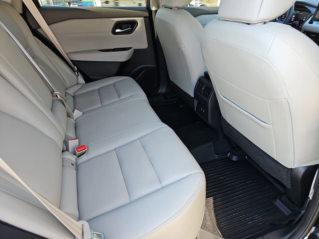 Used 2024 Nissan Rogue SL image 12