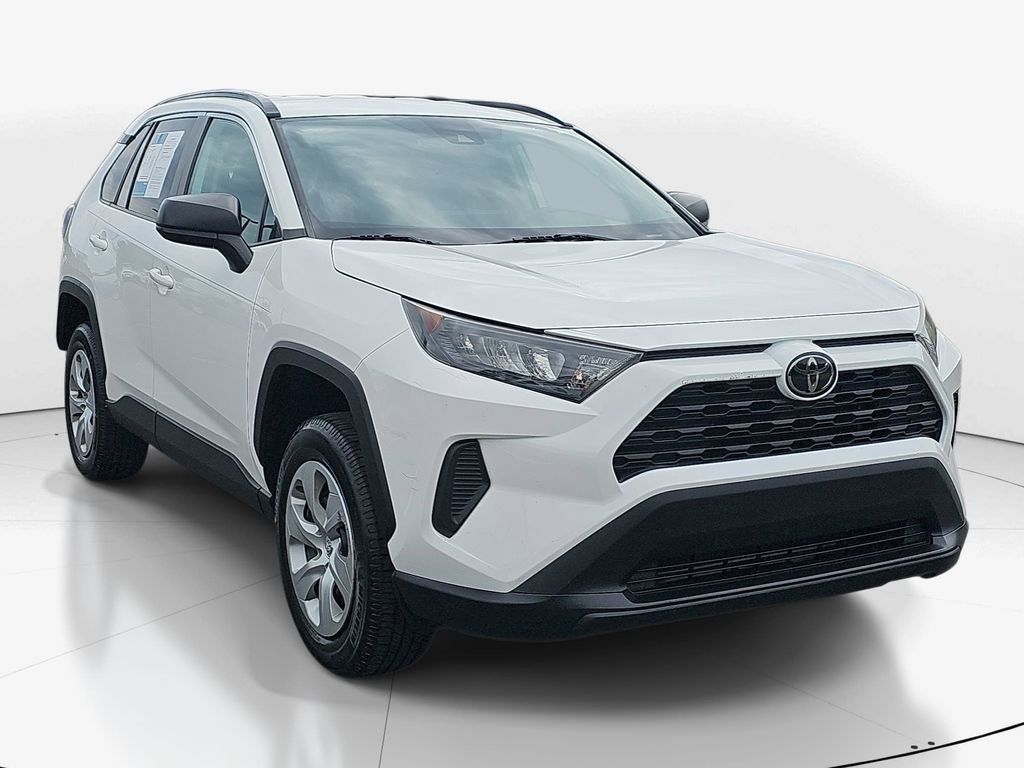 Used 2021 Toyota RAV4 LE FWD image 3