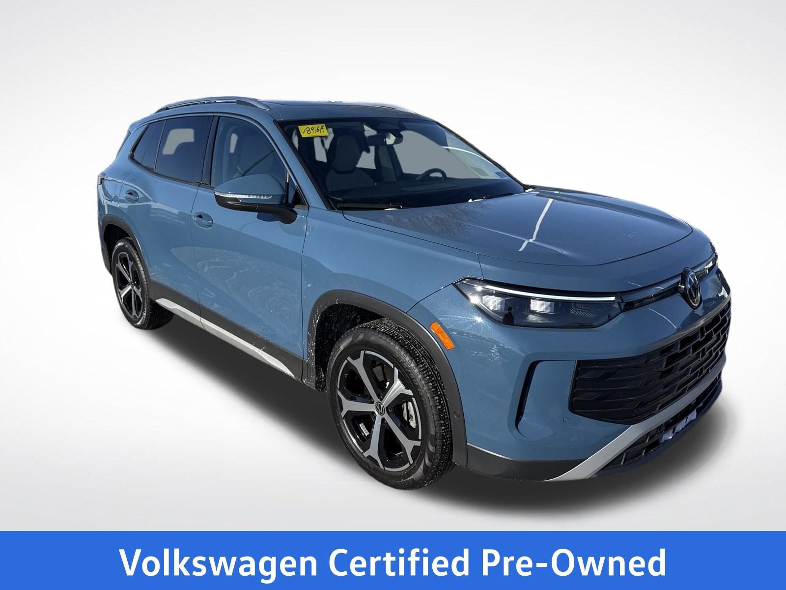 Used 2025 Volkswagen Tiguan SE image 8