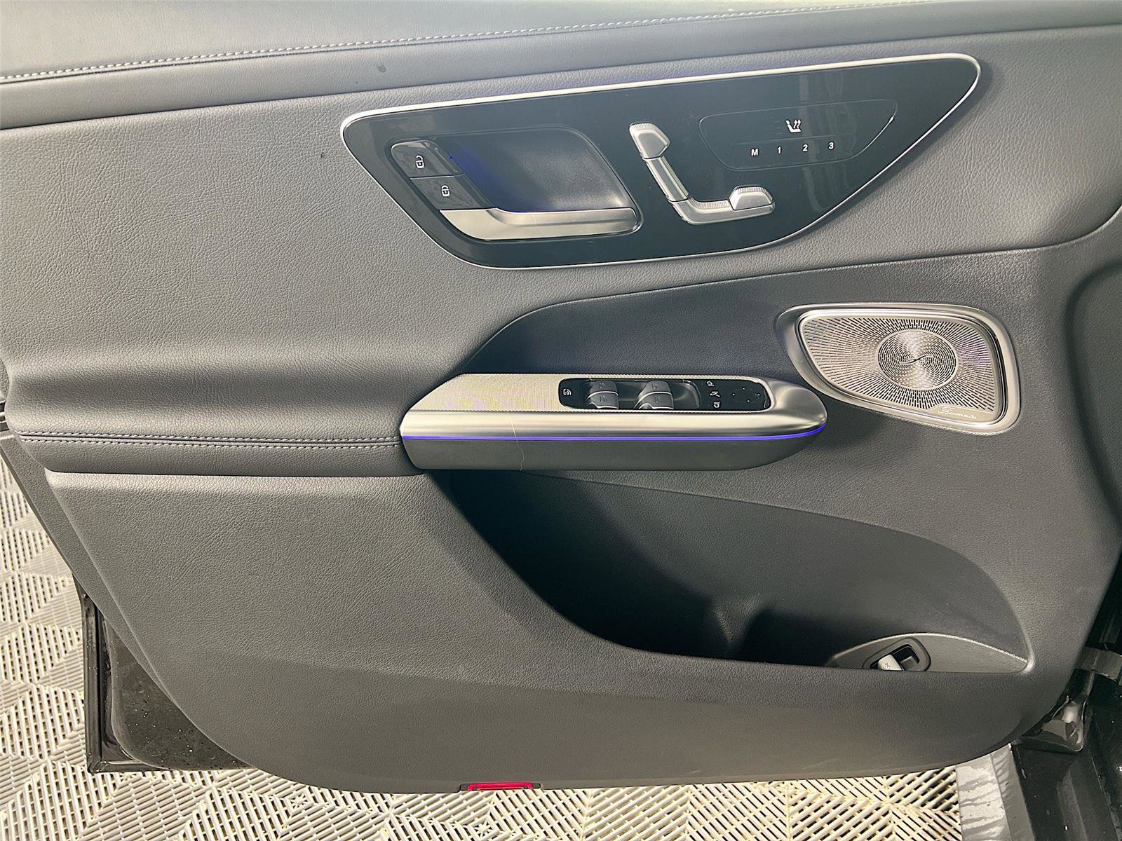 Used 2025 Mercedes-Benz GLC 300 4MATIC image 18