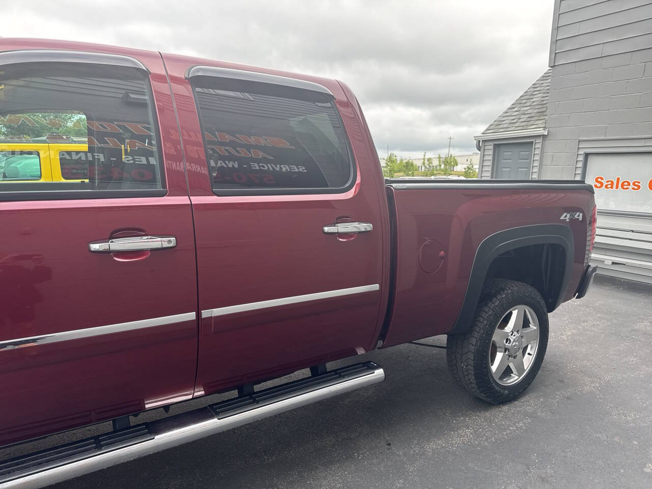 Used 2014 Chevrolet Silverado 2500 LT w/ Custom Sport Truck Package AWD/4WD image 5