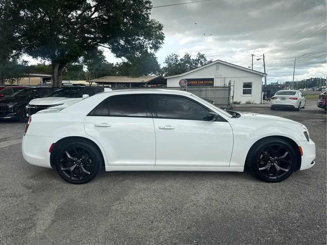 Used 2023 Chrysler 300 Touring w/ Sport Appearance Package RWD image 4