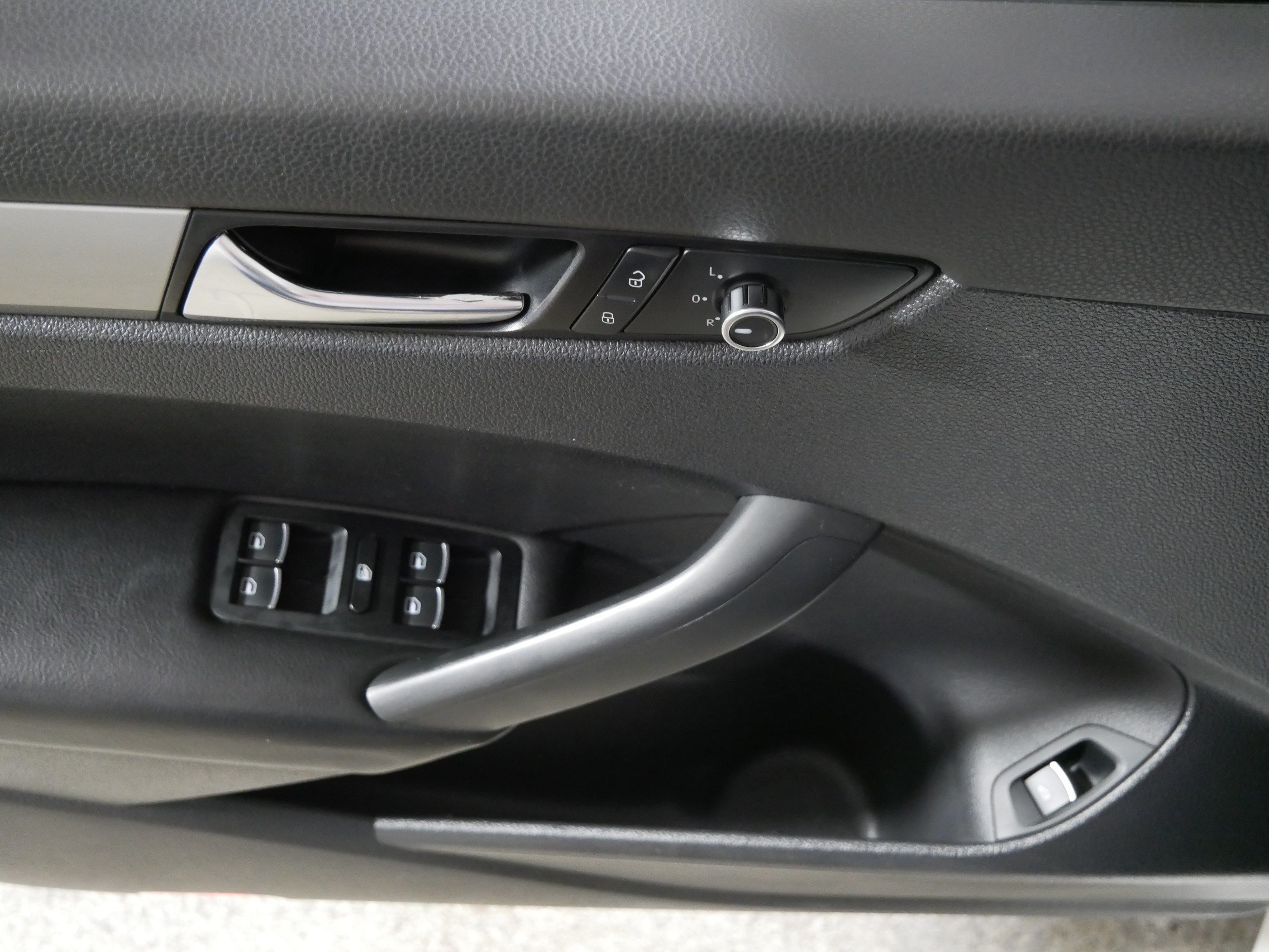 Used 2013 Volkswagen Passat 2.5 S FWD image 19
