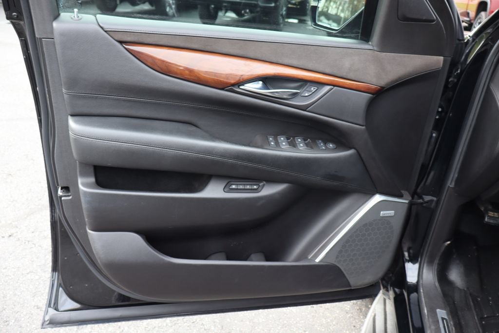 Used 2016 Cadillac Escalade ESV Luxury RWD image 27