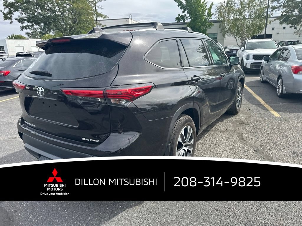 Used 2021 Toyota Highlander XLE AWD/4WD image 7