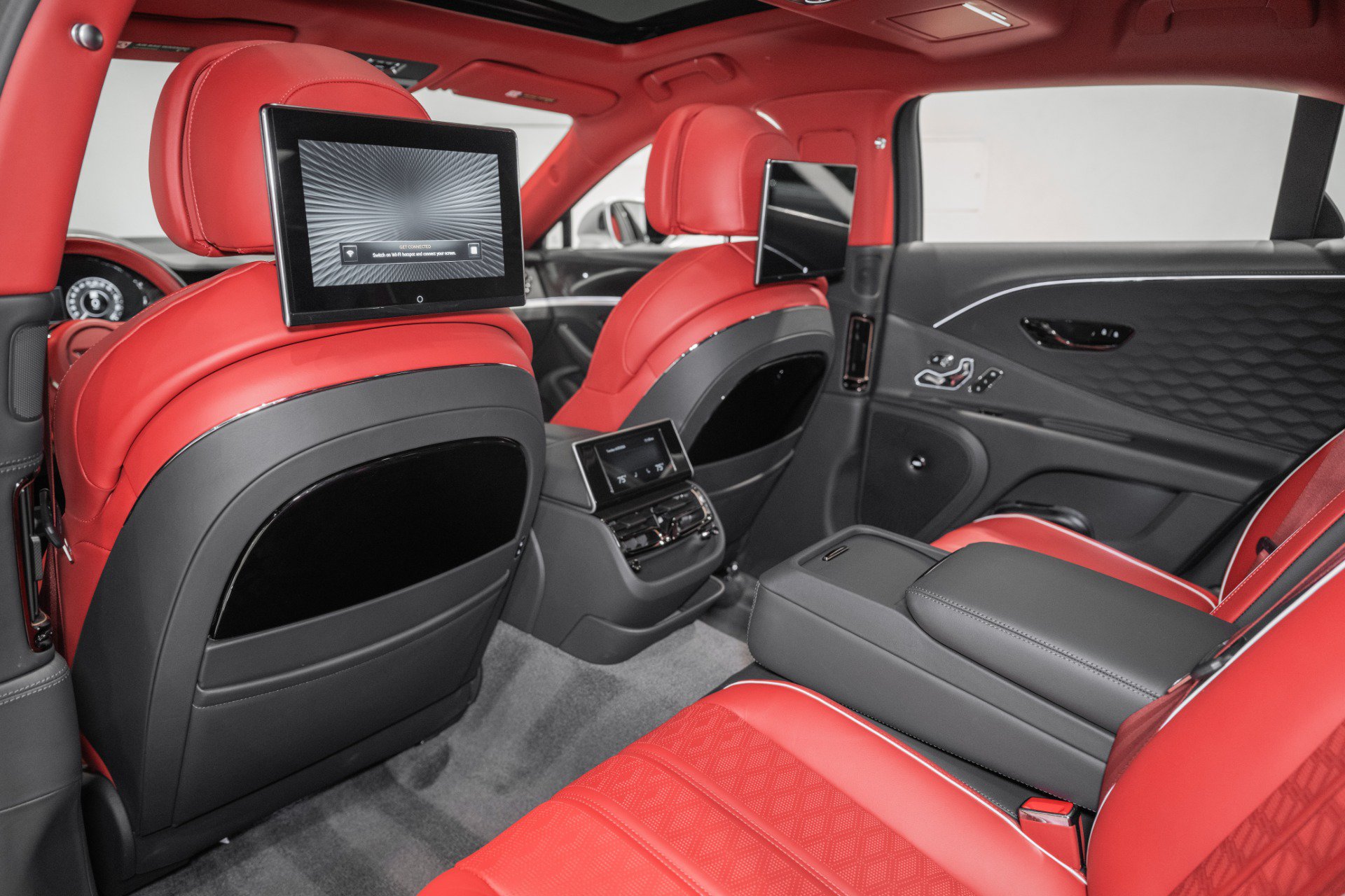 Used 2025 Bentley Flying Spur Plug-In Hybrid AWD/4WD image 24