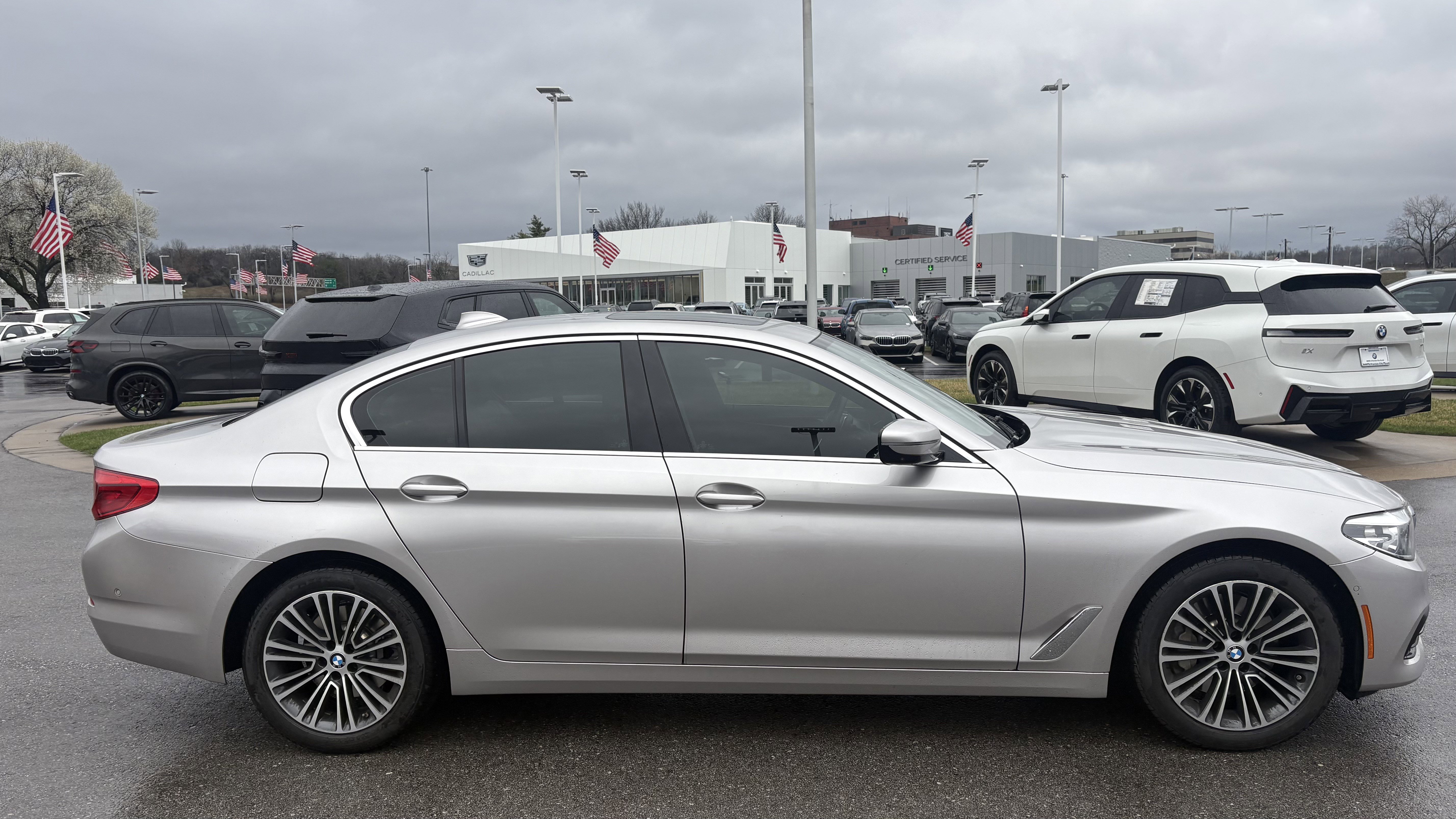Used 2020 BMW 530i xDrive w/ Premium Package image 11