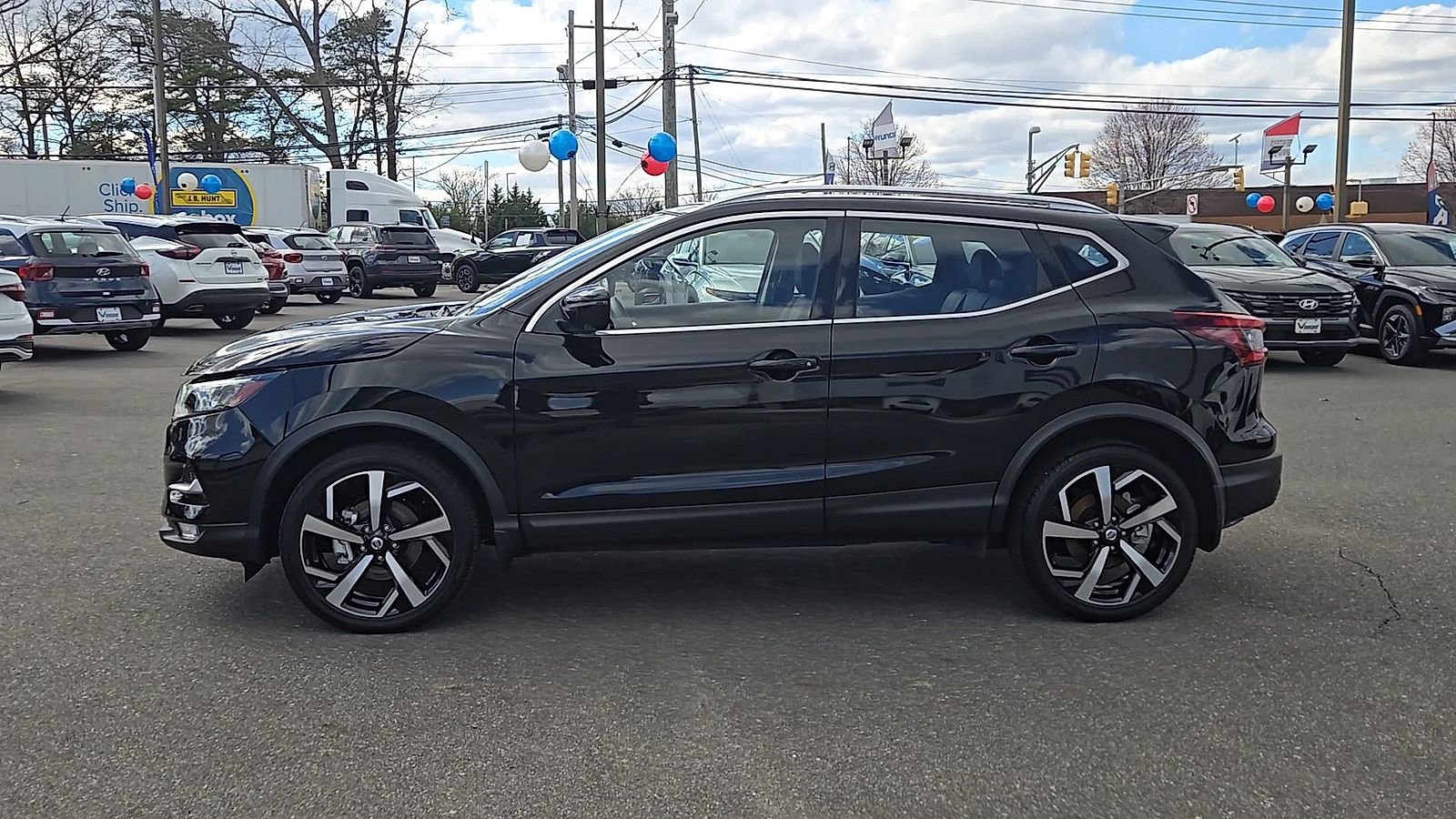 Used 2021 Nissan Rogue Sport SL w/ Premium Package image 5