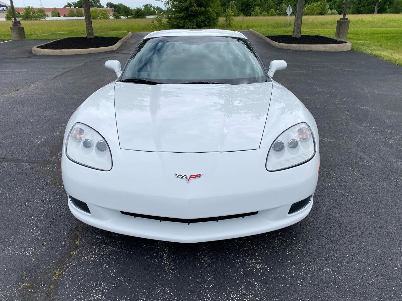 Used 2007 Chevrolet Corvette Coupe w/ Performance Package RWD image 2