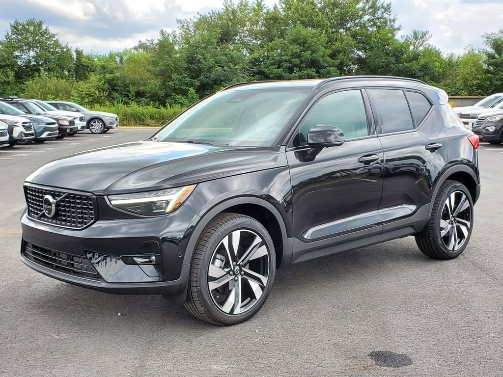New 2026 Volvo XC40 B4 Plus w/ Protection Package Premier FWD image 21