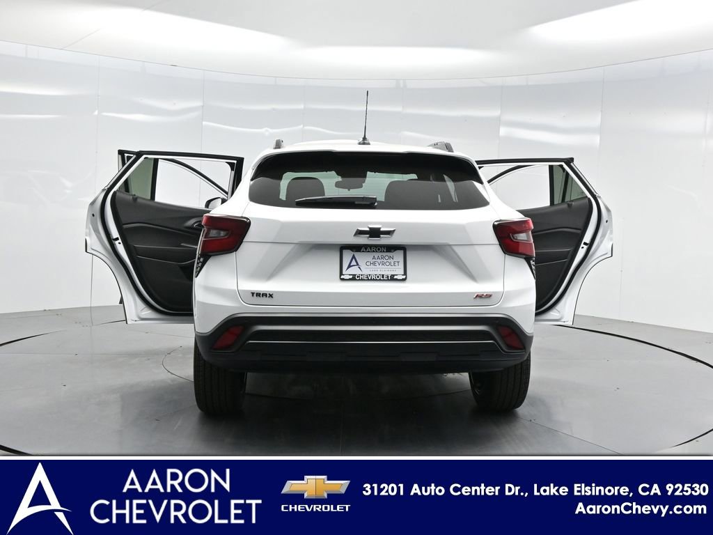 New 2026 Chevrolet Trax RS w/ Sunroof Package FWD image 44