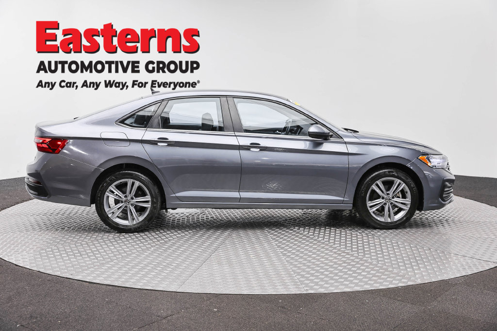 Used 2024 Volkswagen Jetta SE FWD image 5