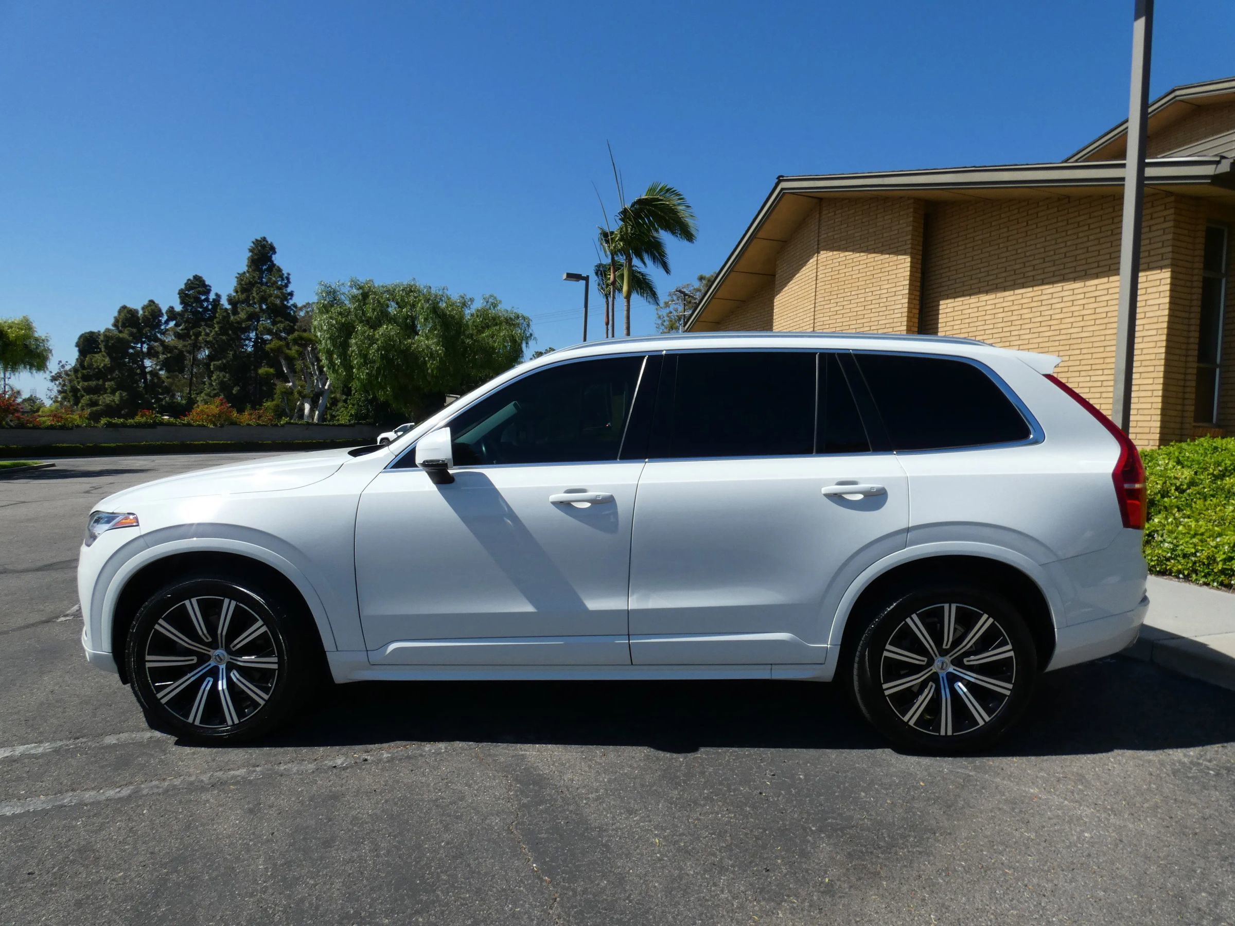 Used 2020 Volvo XC90 T6 Momentum image 14