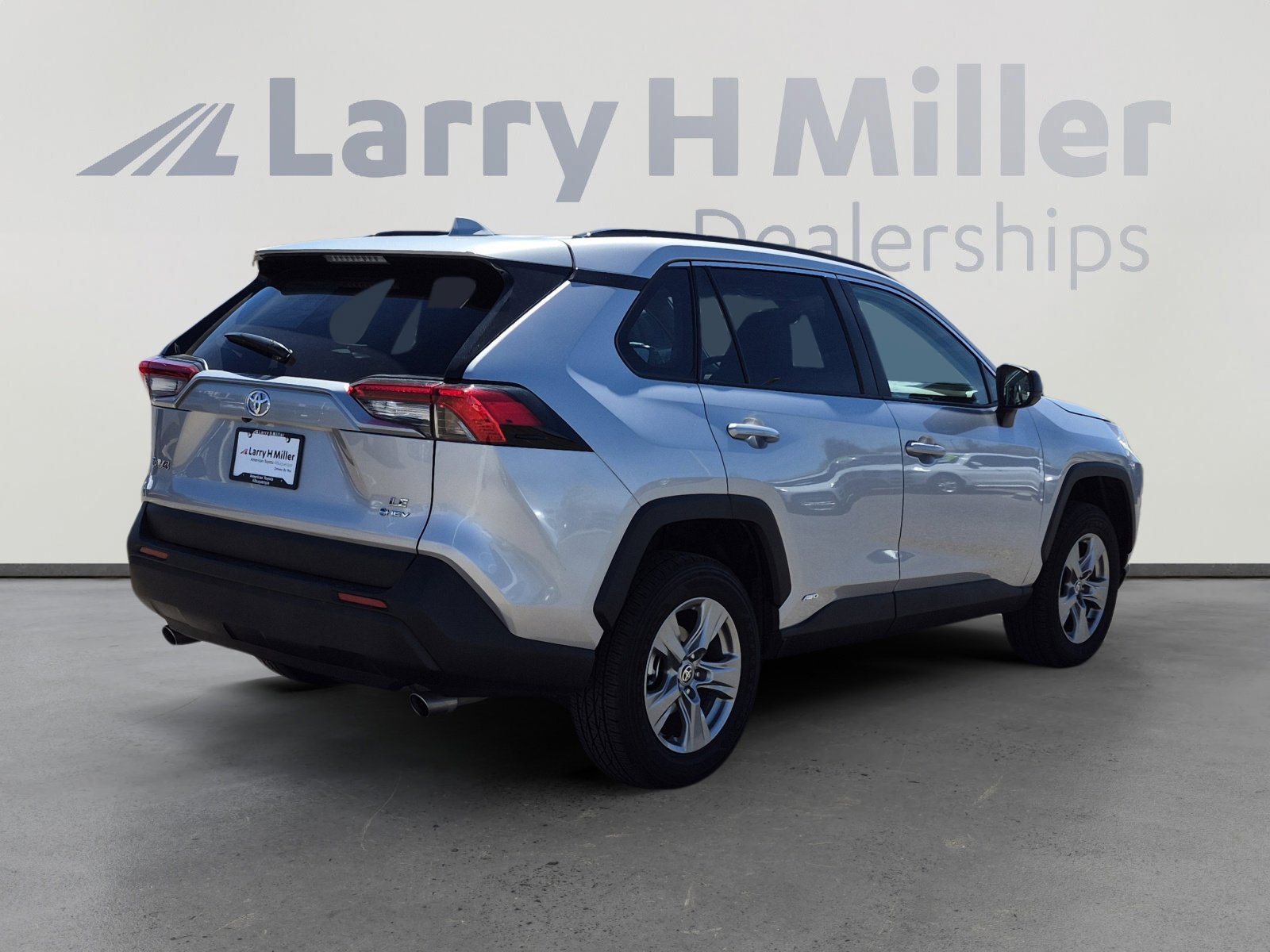 Used 2025 Toyota RAV4 LE image 5