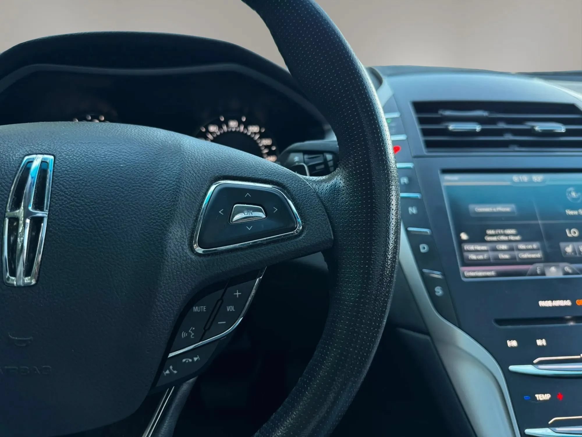 Used 2013 Lincoln MKZ FWD image 22