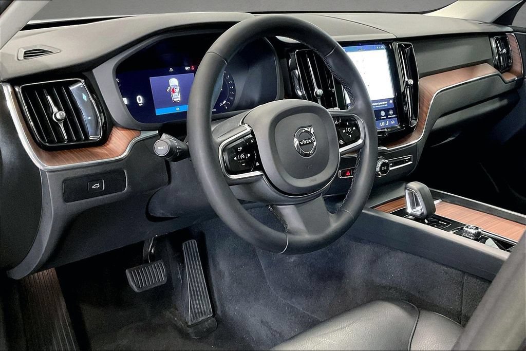 Certified 2023 Volvo XC60 B5 Plus AWD/4WD image 17