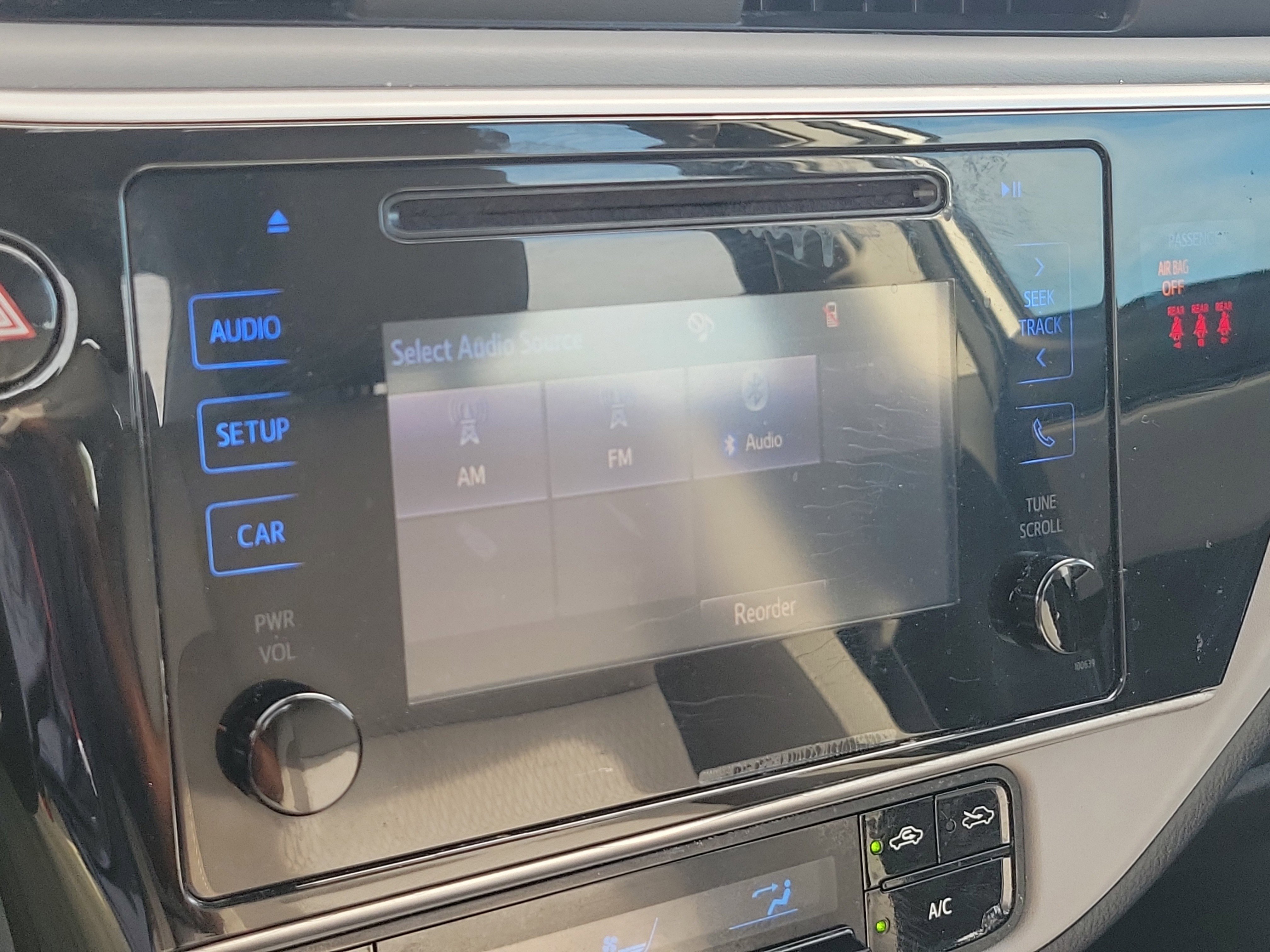 Used 2018 Toyota Corolla LE image 26