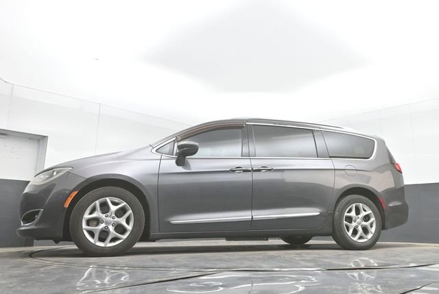 Used 2017 Chrysler Pacifica Touring-L Plus w/ Tire & Wheel Group FWD image 30