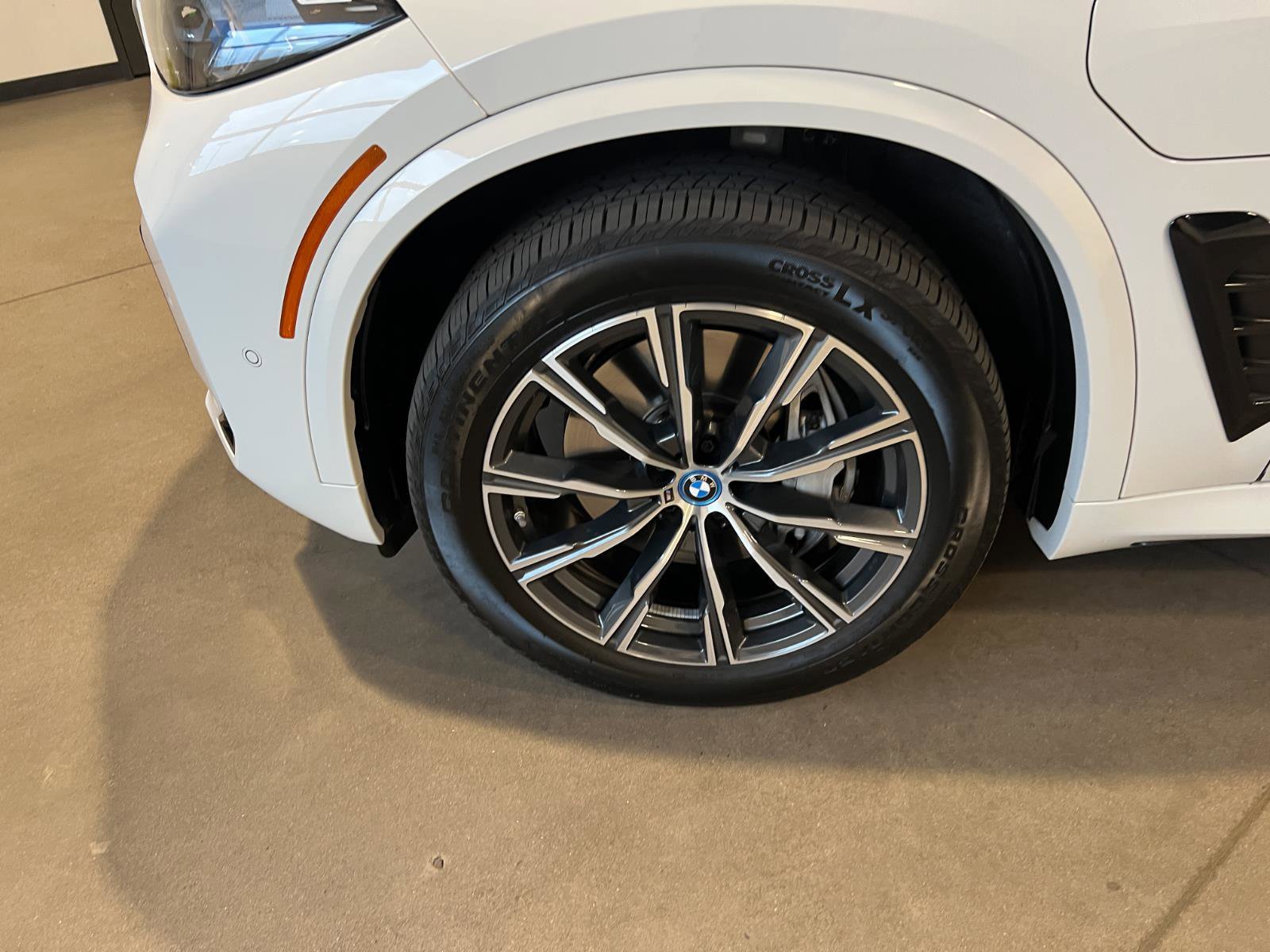 Used 2025 BMW X5 xDrive50e w/ M Sport Package image 48