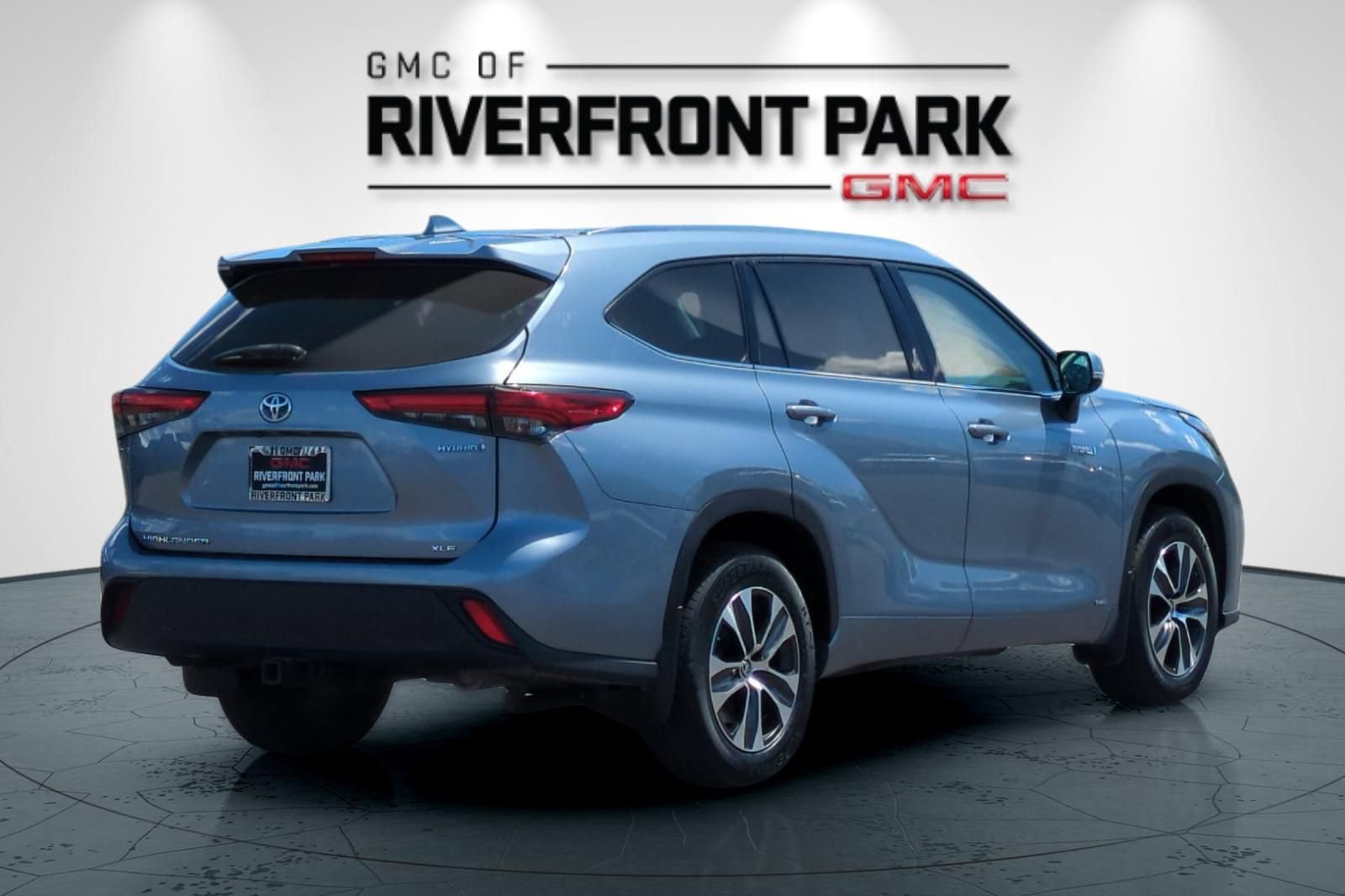 Used 2020 Toyota Highlander XLE AWD/4WD image 3