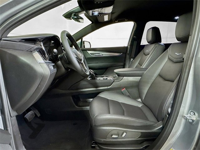 New 2025 Cadillac XT5 Luxury image 12