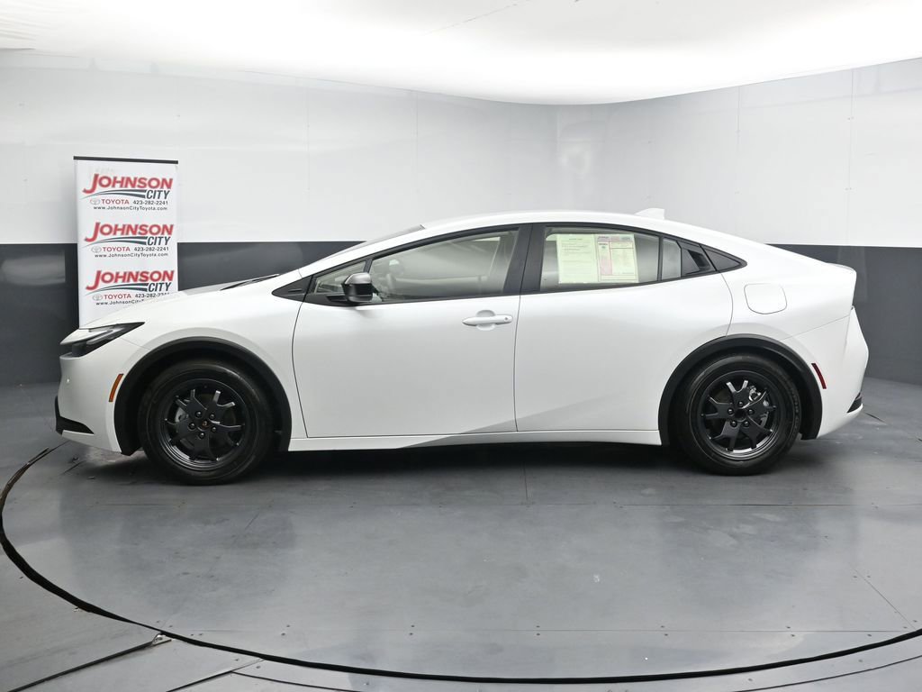 Used 2024 Toyota Prius LE FWD image 5