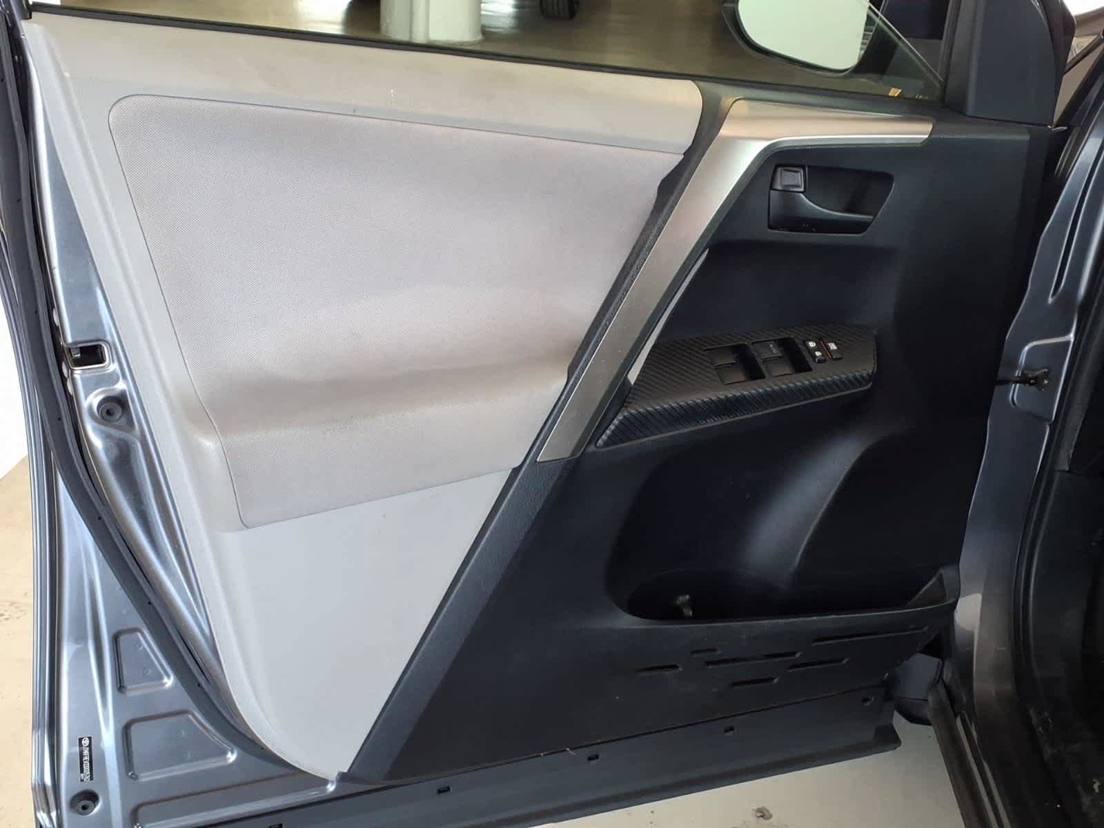 Used 2013 Toyota RAV4 XLE AWD/4WD image 10