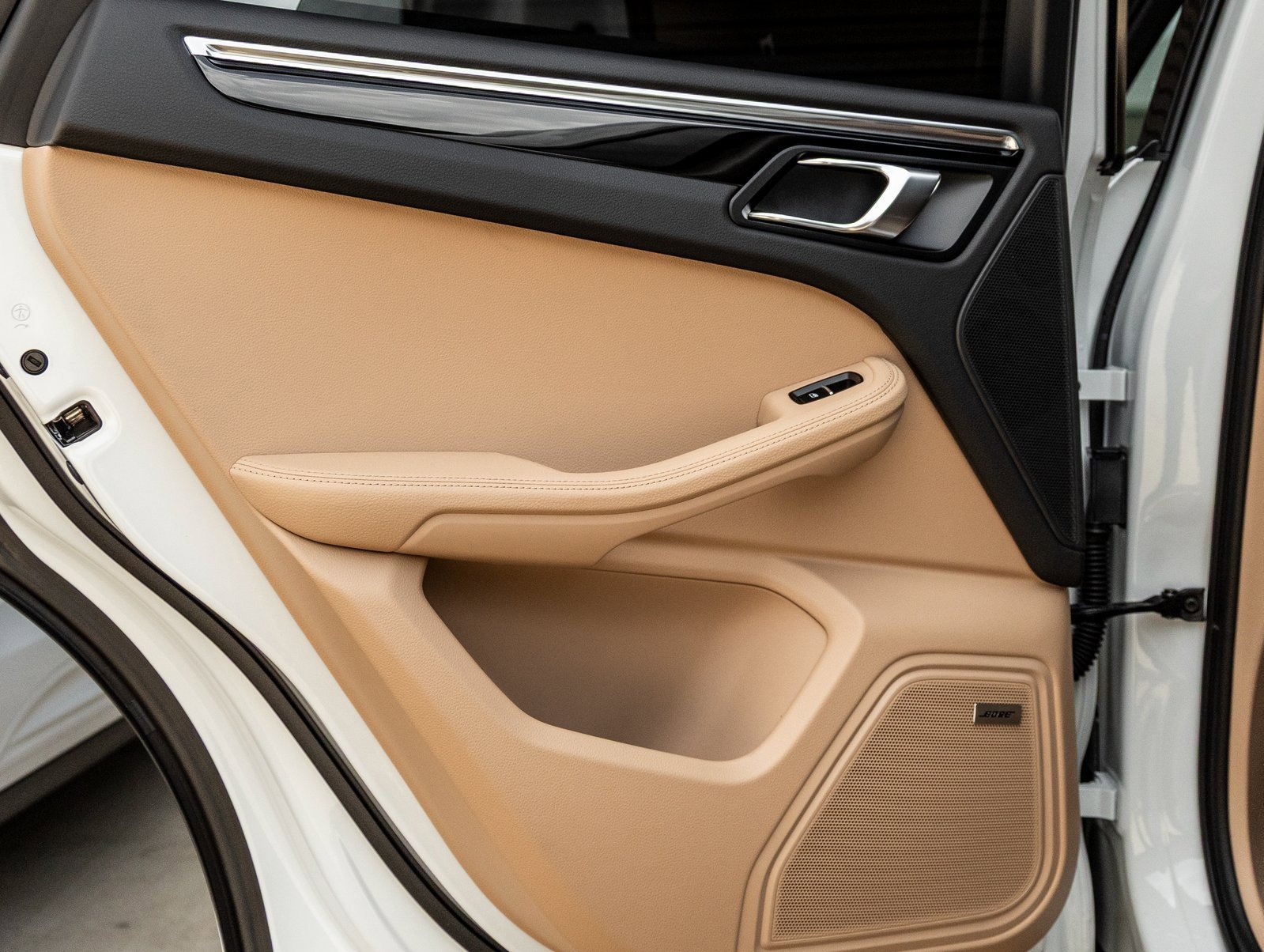 Used 2025 Porsche Macan image 30