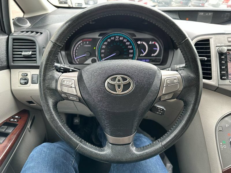 Used 2011 Toyota Venza w/ Comfort Pkg FWD image 14