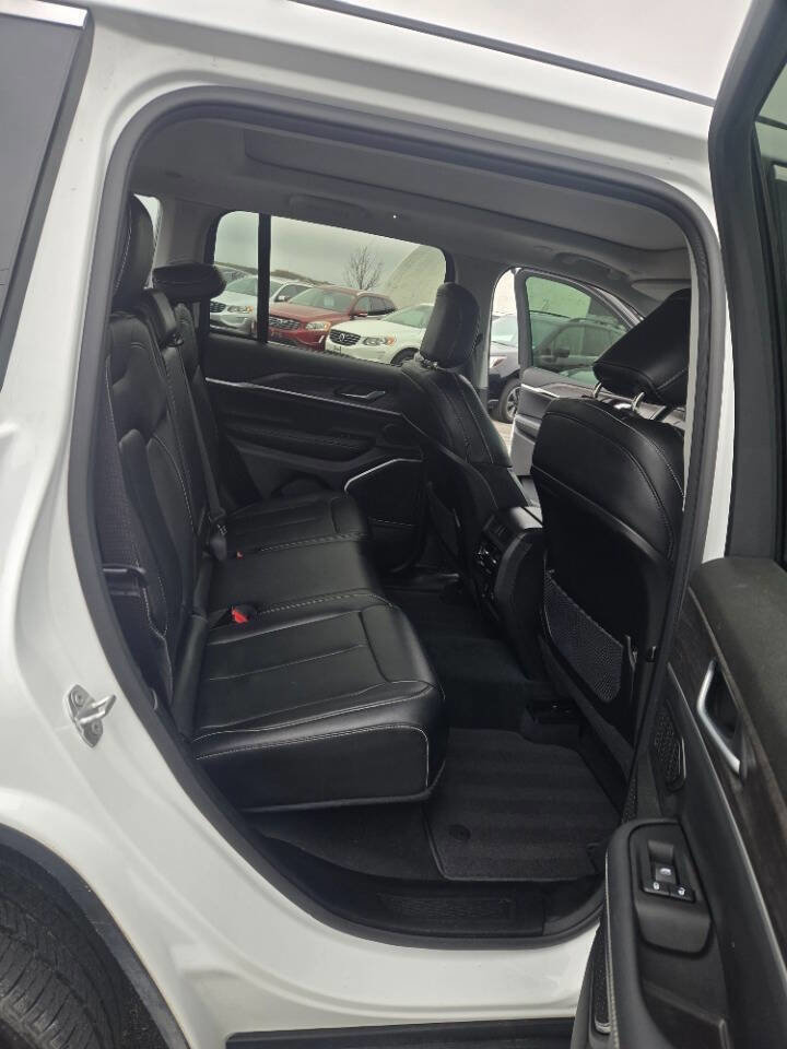 Used 2023 Jeep Grand Cherokee 4WD 4xe image 12
