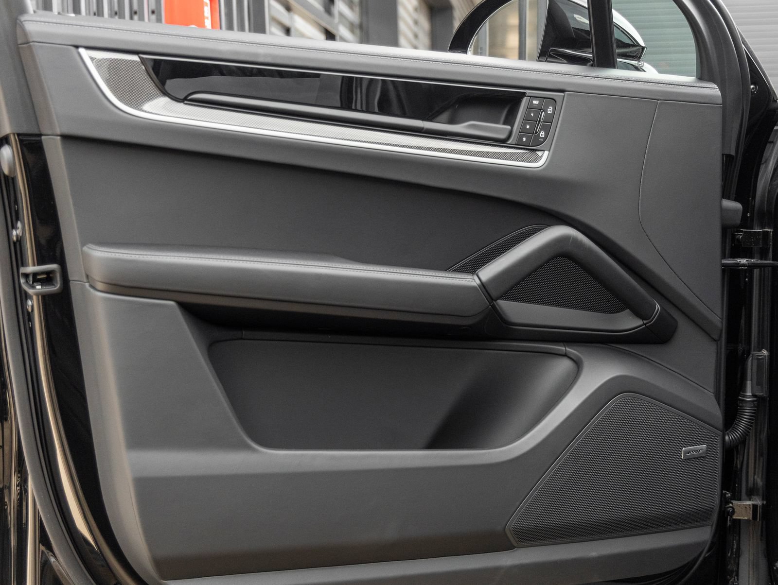 New 2025 Porsche Cayenne Turbo AWD/4WD image 19