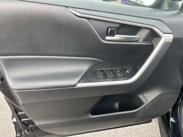 Used 2025 Toyota RAV4 XLE FWD image 17