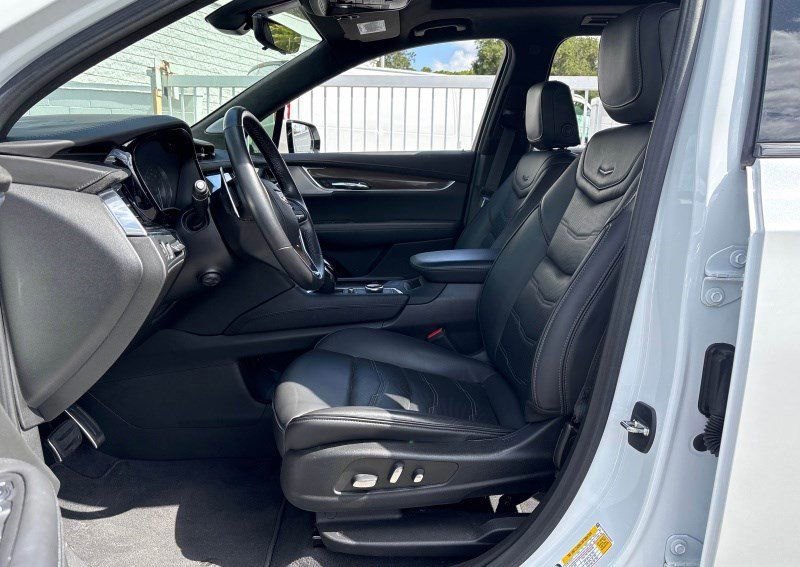 Certified 2023 Cadillac XT6 Sport w/ Platinum Package AWD/4WD image 2