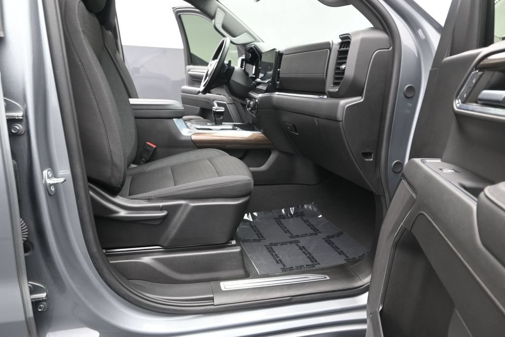 Used 2024 Chevrolet Silverado 1500 LT RWD image 17