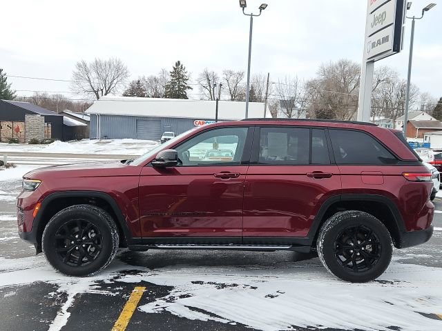 Used 2024 Jeep Grand Cherokee Altitude image 6