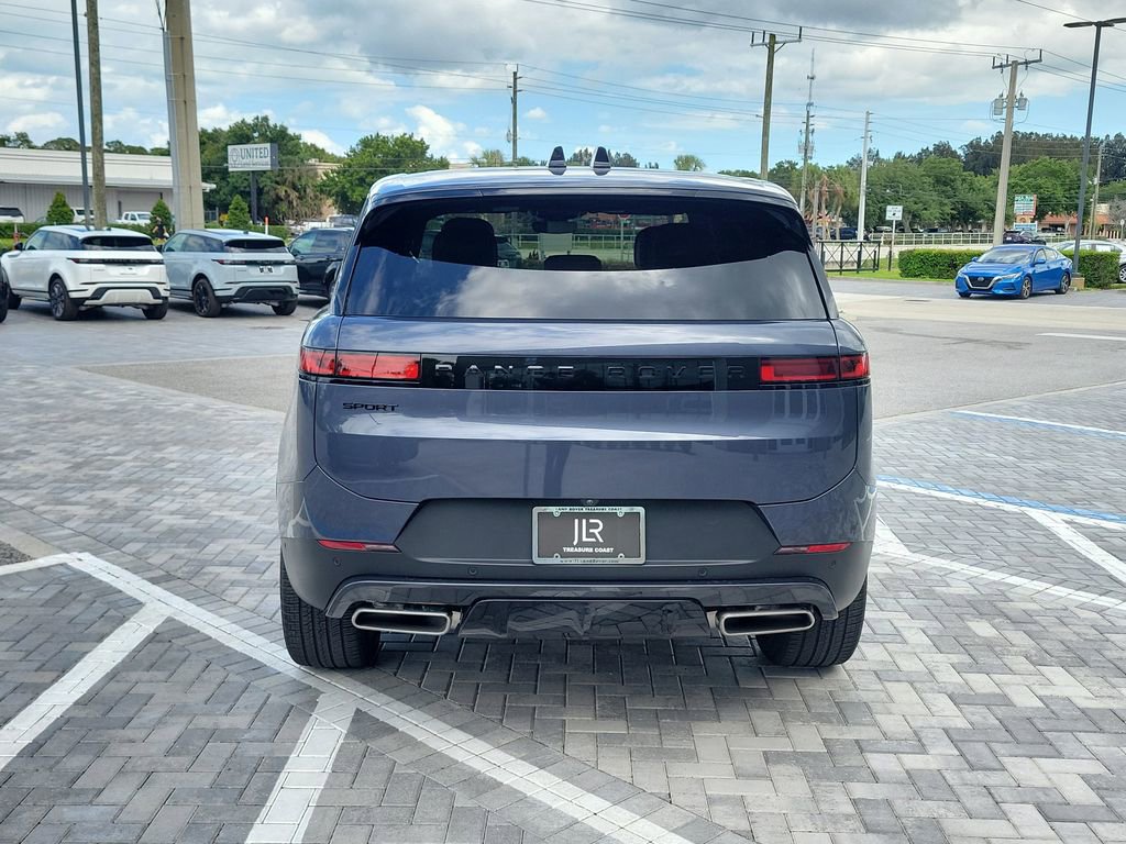 Used 2025 Land Rover Range Rover Sport SE AWD/4WD image 4