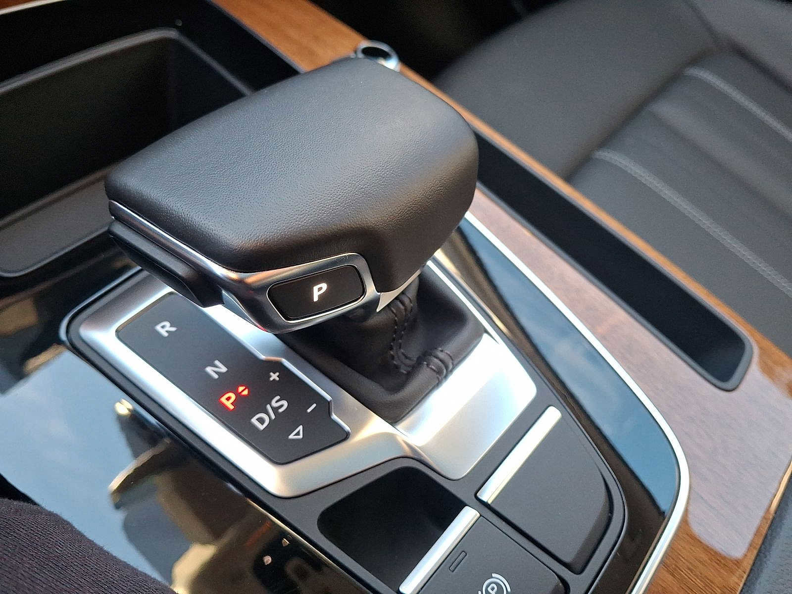 Certified 2025 Audi Q5 2.0T Premium w/ Convenience Plus Package image 12